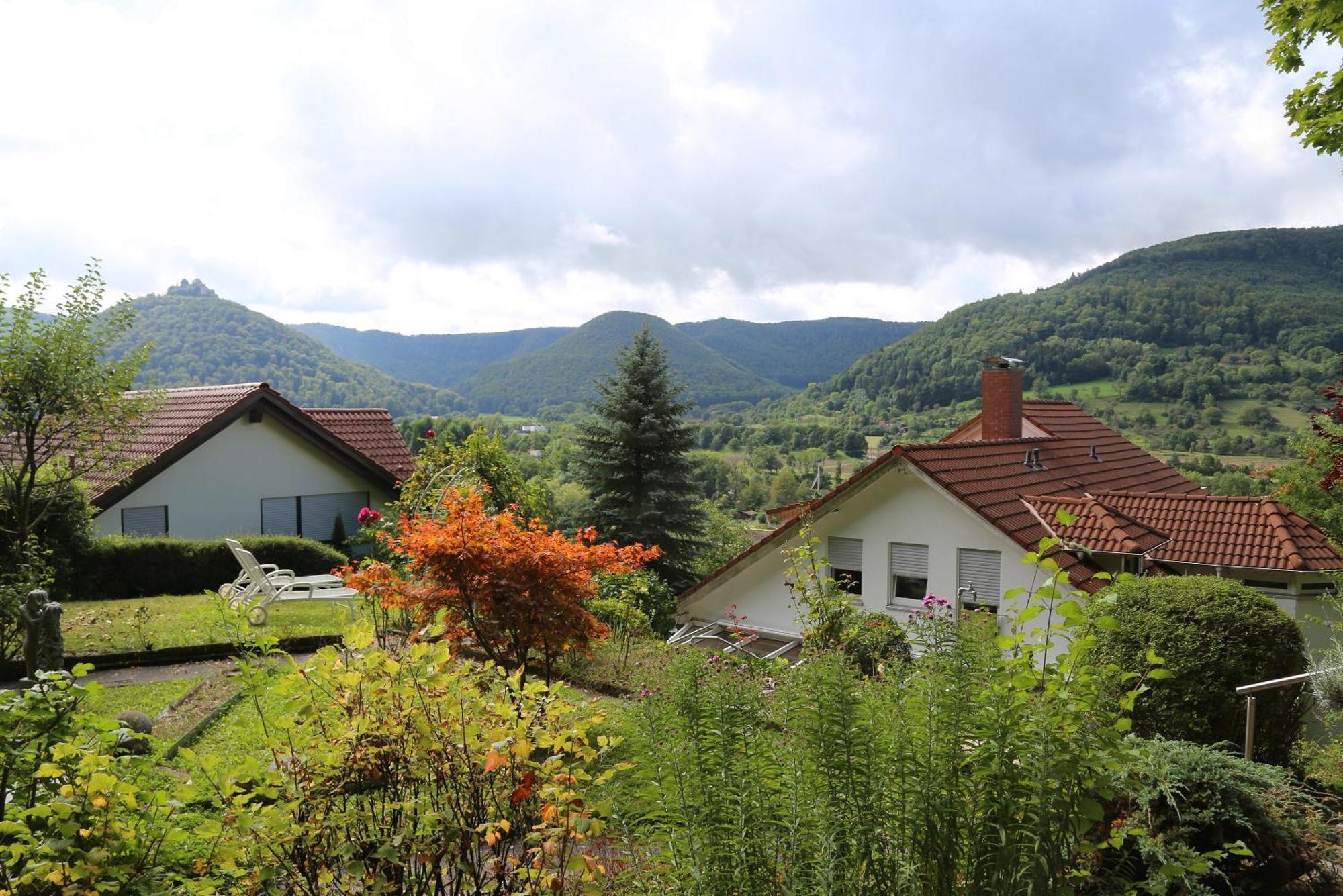 Haus Am Sonnenhuegel Apartamento Bad Urach Exterior foto