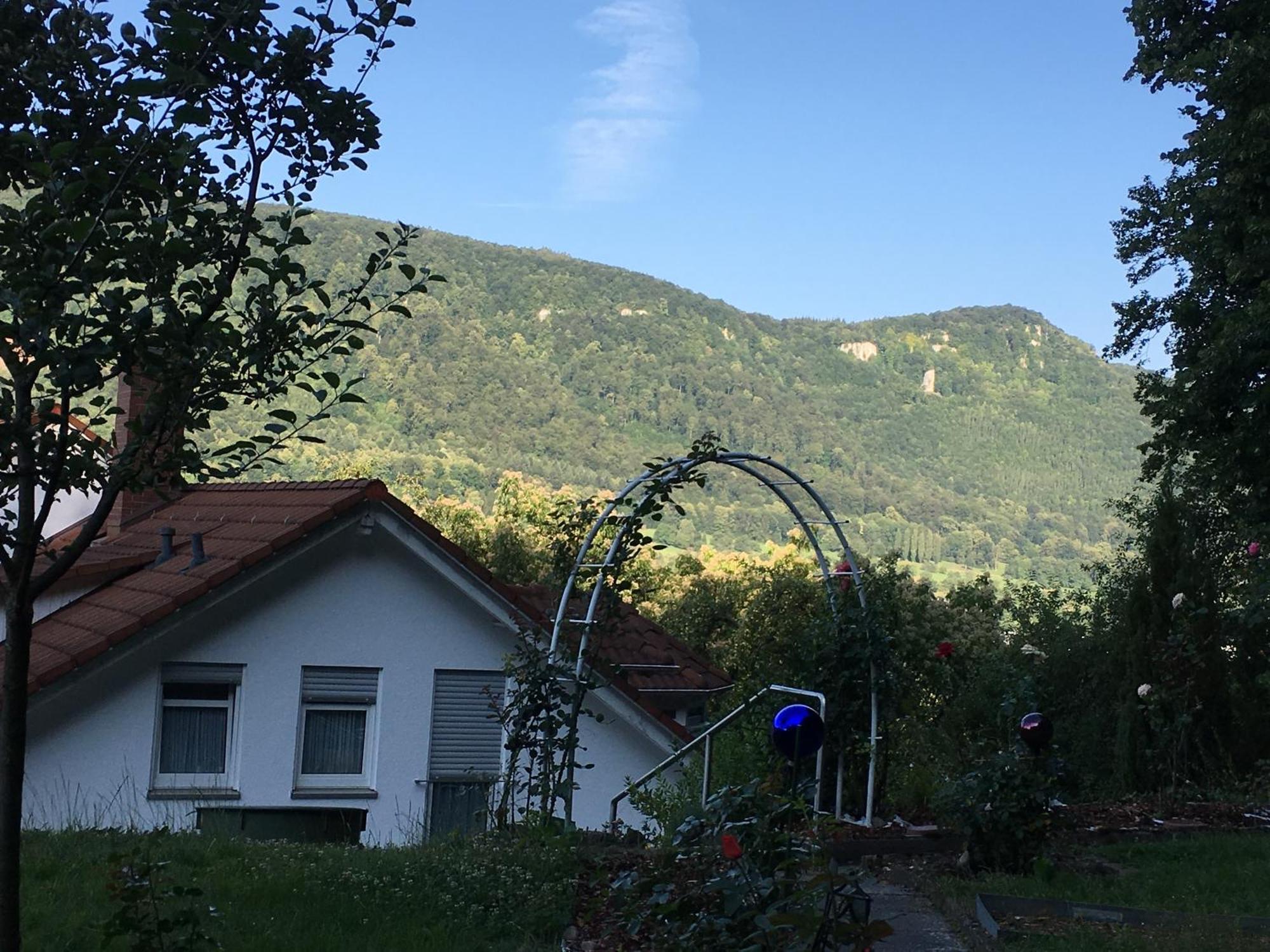 Haus Am Sonnenhuegel Apartamento Bad Urach Exterior foto